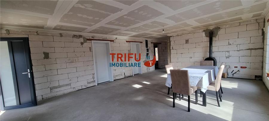 Casă individuală cu 3 camere cu Canalizare în Berghin