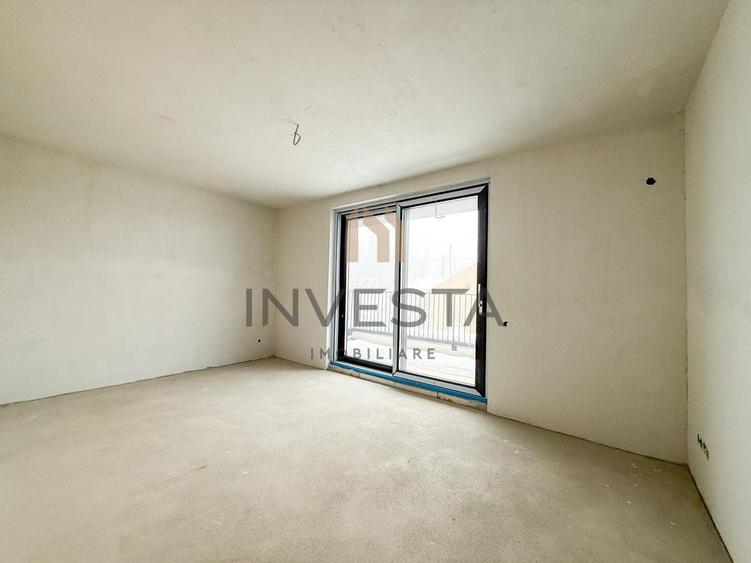 Penthouse cu 4 camere semidecomandat în Europa