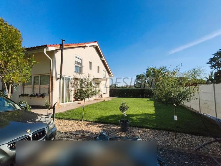 Casă individuală cu 4 camere cu Canalizare în Ghiroda