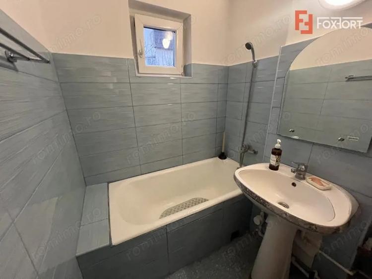 Apartament cu 4 camere semidecomandat, mobilat în Girocului