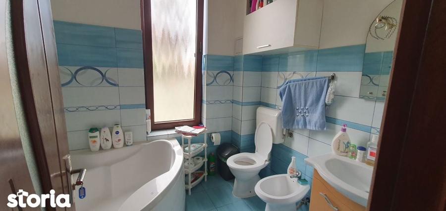 Casă cu 5 camere cu Teren 500 Mp în Ronaț