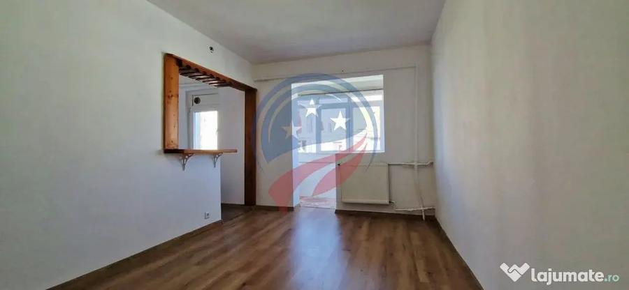 Apartament cu 3 camere semidecomandat în Central