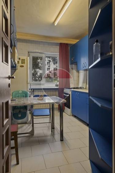 Apartament cu 3 camere decomandat în Rahova