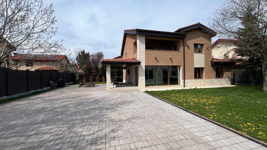 Casă individuală cu 5 camere cu Canalizare în Central