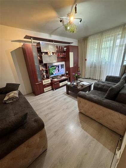 Apartament cu 3 camere decomandat în Giurgiului