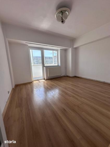 Apartament cu 4 camere decomandat în Decebal