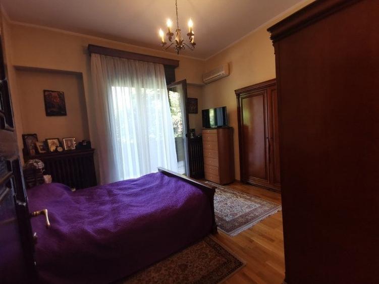 Casă individuală cu 10 camere cu Canalizare în Dorobanți