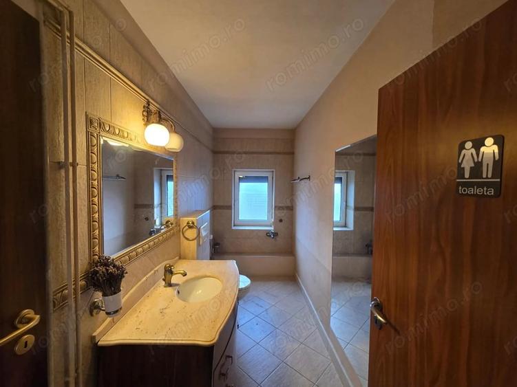Apartament cu 5 camere semidecomandat în Dumbrăvița
