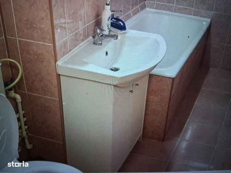Garsonieră decomandată în Tei