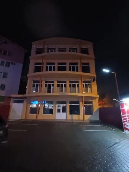 Spațiu comercial, de 300 mp, în 7 Noiembrie
