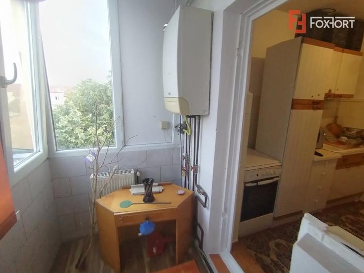 Apartament cu 3 camere decomandat, mobilat în Girocului