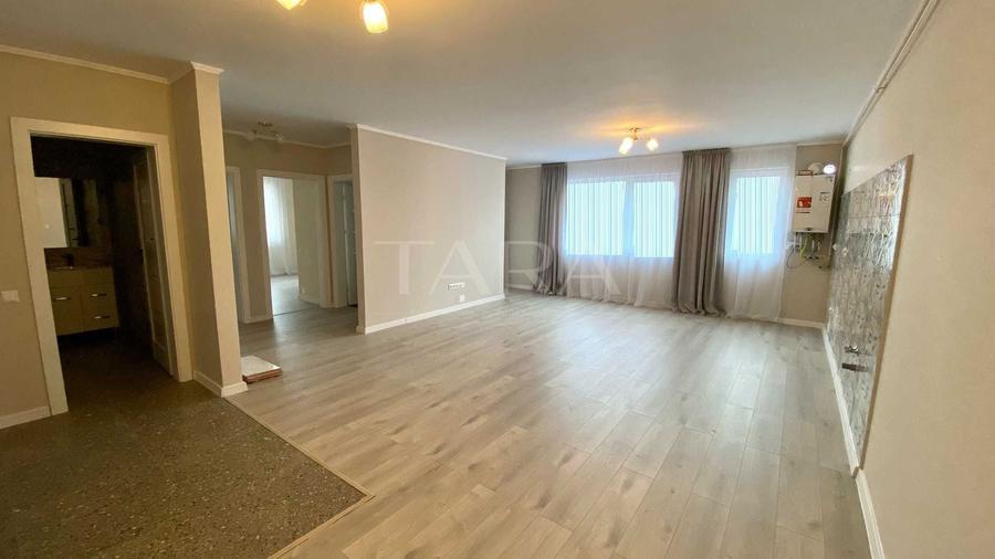 Apartament cu 3 camere semidecomandat în Florești