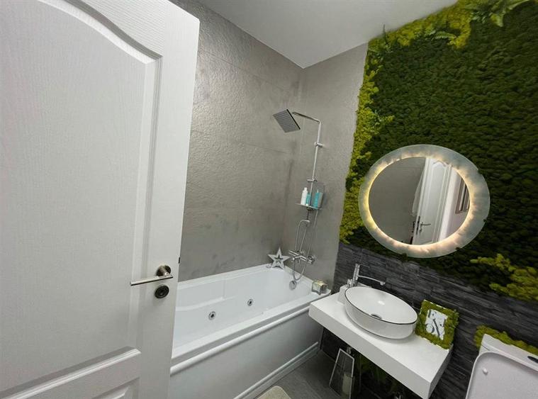 Apartament cu 3 camere decomandat, mobilat în Central
