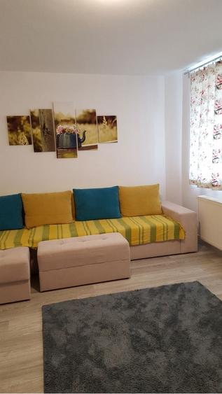 Apartament cu 3 camere decomandat în Drumul Taberei