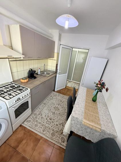 Apartament cu 2 camere decomandat în 1 Mai