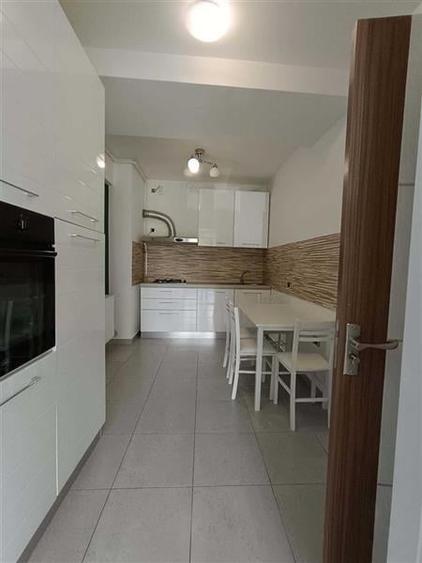 Apartament cu 2 camere decomandat în Tractorul — fotografia 3