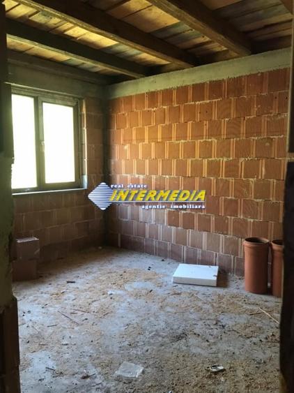 Casă individuală cu 5 camere cu Canalizare în Sud