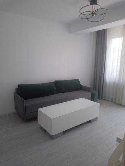 Apartament cu 2 camere decomandat în Roșu