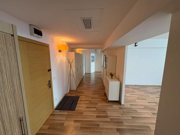 Apartament cu 3 camere decomandat în Vitan-Bârzești