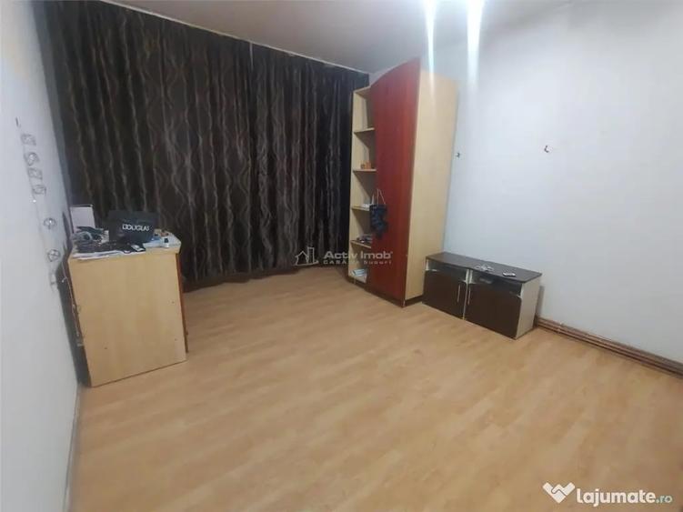 Apartament cu 3 camere decomandat în Caransebeș