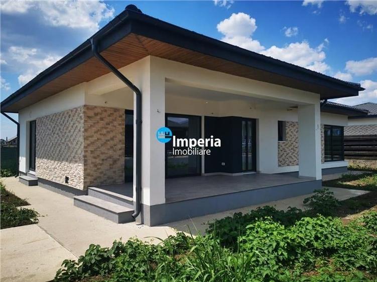 Casă individuală cu 4 camere cu Canalizare în Aroneanu