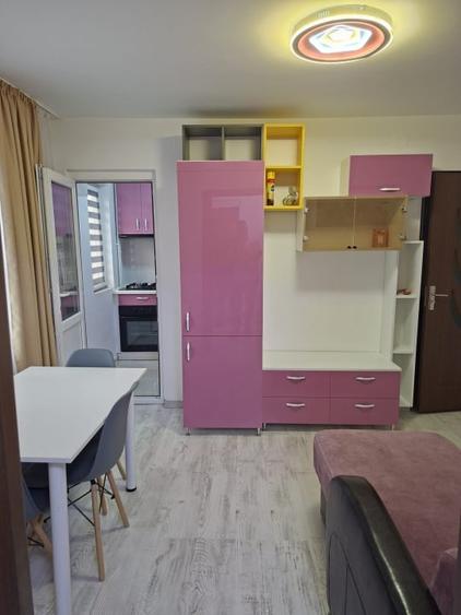 Apartament cu 3 camere semidecomandat, mobilat în Valea Rosie