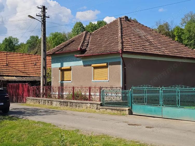 Casă cu 3 camere cu Teren 800 Mp în Central
