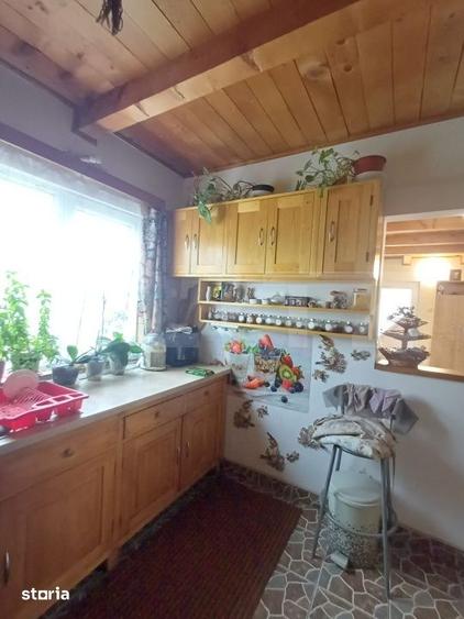 Casă cu 5 camere cu Teren 2800 Mp în Moldovenești