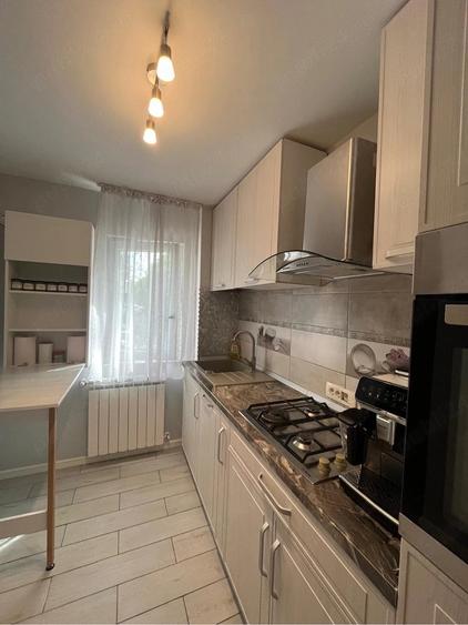 Apartament cu 3 camere semidecomandat în Gării