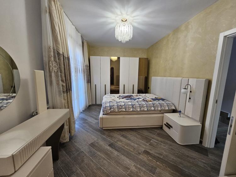 Casă individuală cu 7 camere cu Canalizare în Faleza Nord