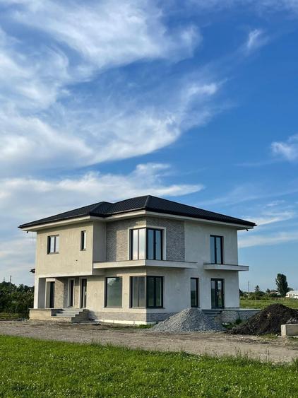Casă cu 4 camere decomandat în Rădăuți