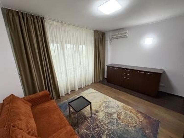 Apartament cu 2 camere decomandat în Titan