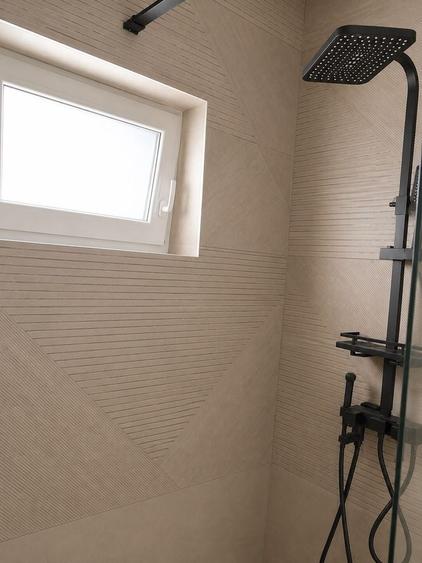 Apartament cu 3 camere decomandat în Moșnița Veche