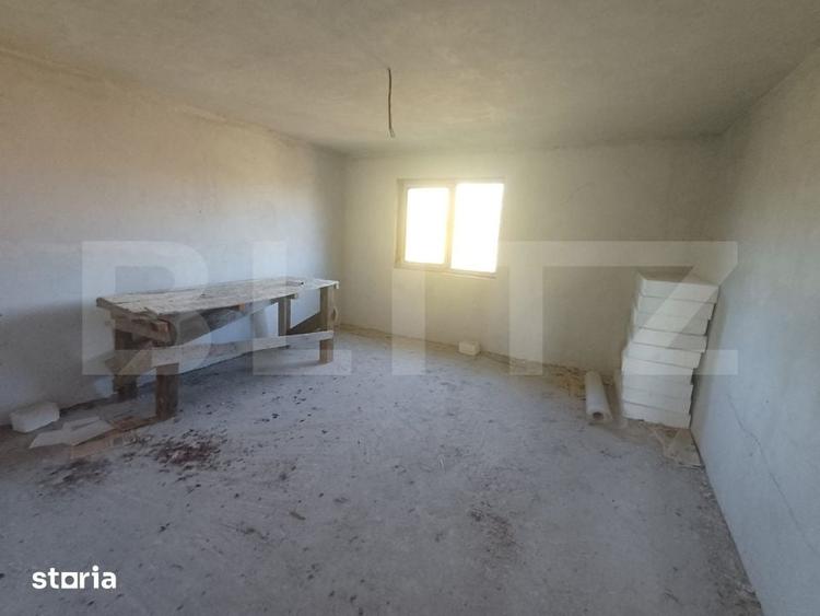 Casă cu 4 camere cu Teren 16000 Mp în Runcu