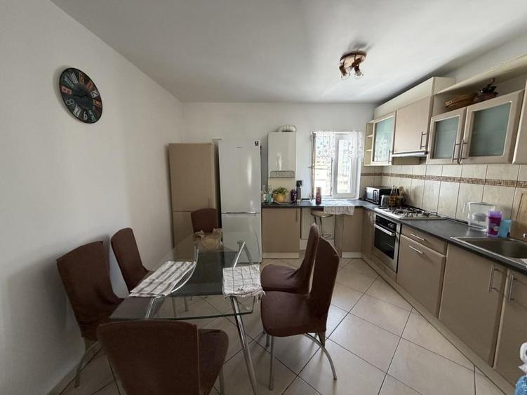 Apartament cu 4 camere semidecomandat, mobilat în Mărăști