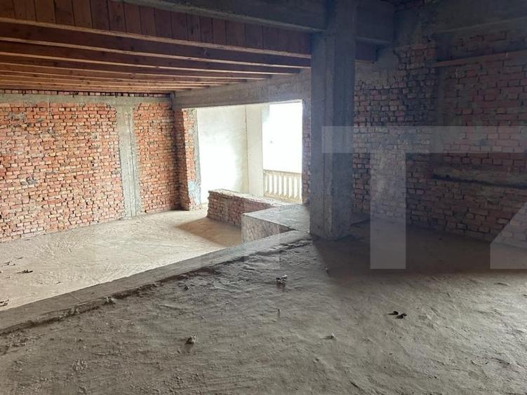 Casă individuală cu 8 camere cu Piscina în Dorohoi