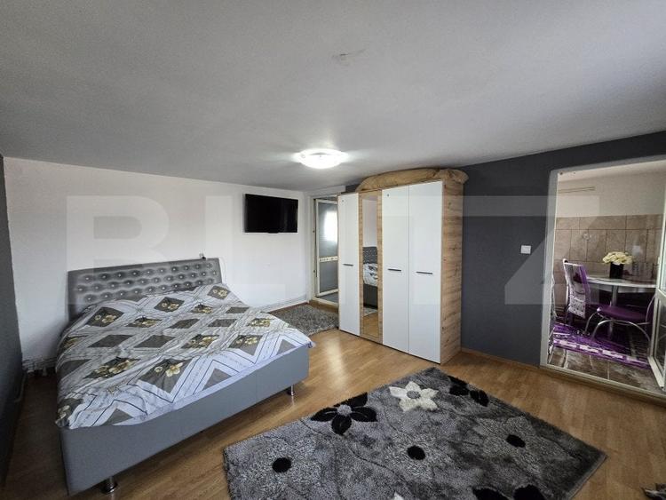 Casă individuală cu 9 camere cu Canalizare în Vest