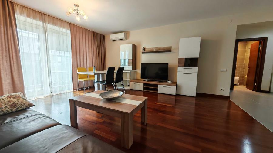 Apartament cu 3 camere semidecomandat în Exterior Vest