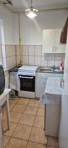 Garsonieră decomandată în Piața Centrală