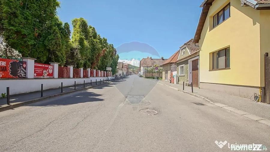 Casă cu 4 camere cu Teren 117 Mp în Brașovul Vechi