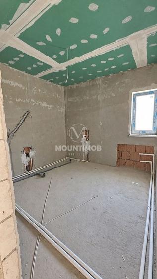 Duplex cu 3 camere cu Canalizare în Cristian