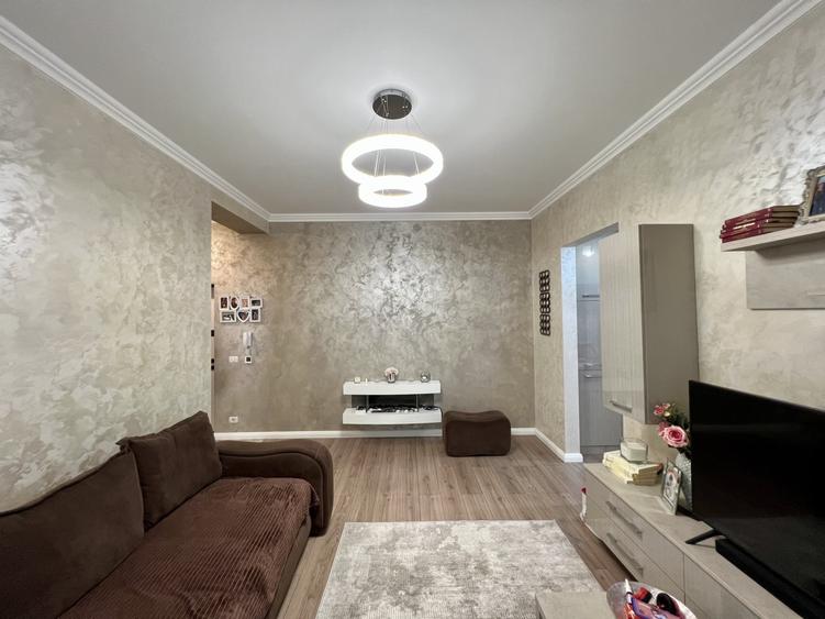 Apartament cu 3 camere semidecomandat, mobilat în Giroc