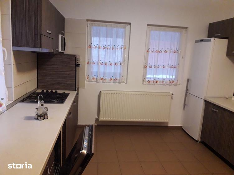 Casă cu 10 camere cu Teren 360 Mp în Central