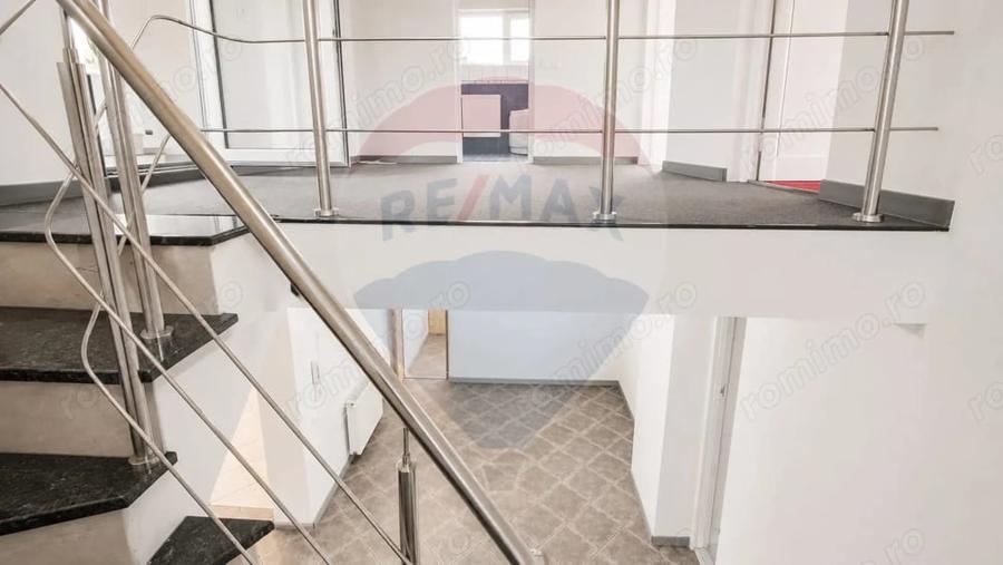 Casă cu 5 camere în Vitan