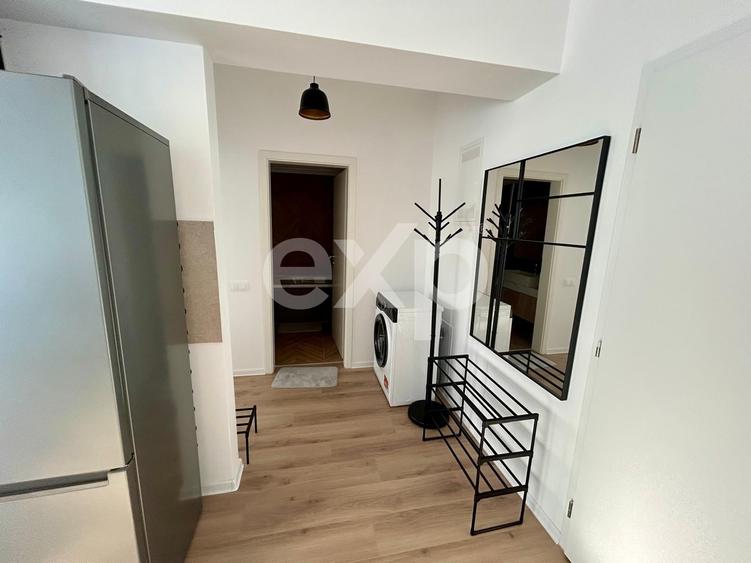 Apartament cu 2 camere decomandat, mobilat în Tractorul