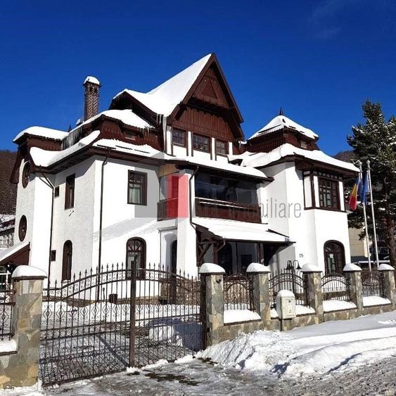 Casă individuală cu 14 camere cu Canalizare în Central