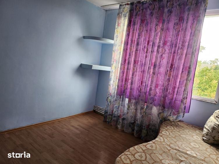 Apartament cu 3 camere semidecomandat în Republicii
