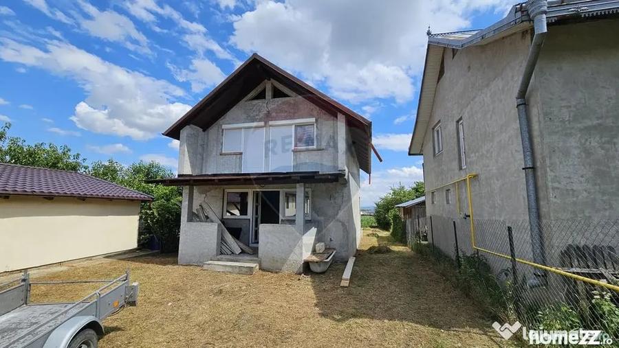 Casă cu 7 camere cu Teren 1700 Mp în Lisaura