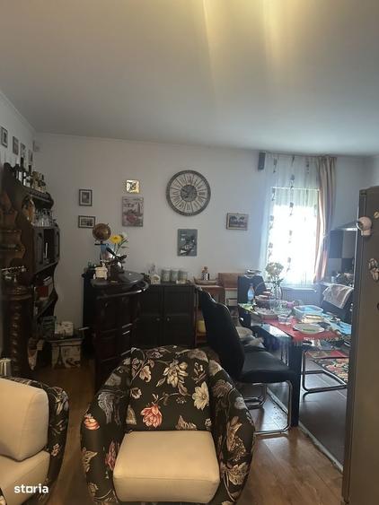 Casă cu 4 camere decomandat în Cornu