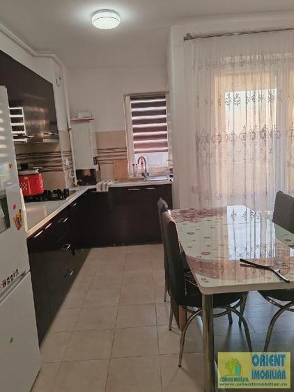 Apartament cu 3 camere nedecomandat în Tomis Plus